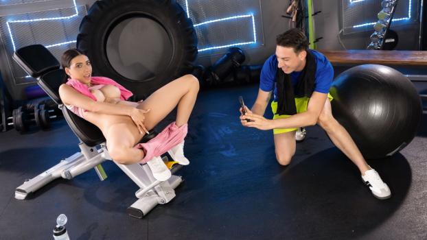 FitnessRooms – Emily Pink – Getting wet in the gym